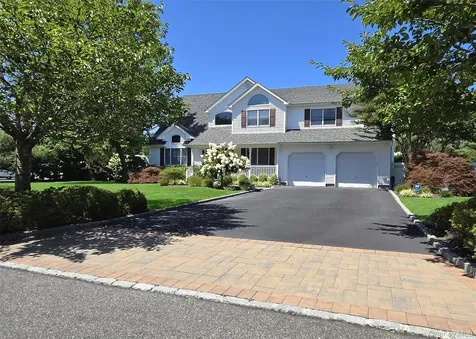 11 Simpson Gate Manorville NY 11949