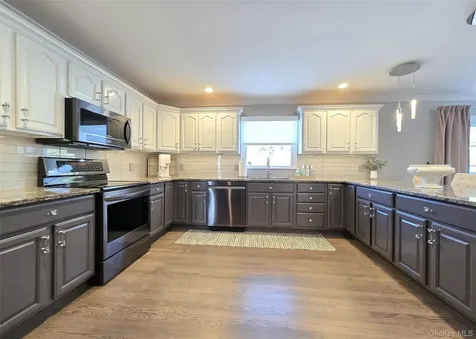 11 Simpson Gate Manorville NY 11949