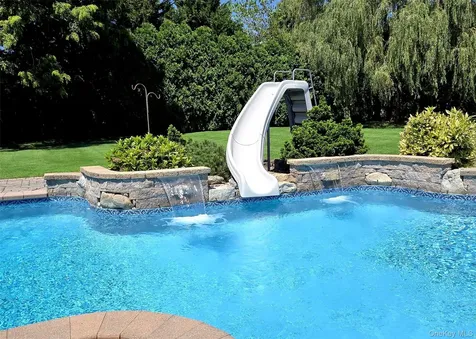 11 Simpson Gate Manorville NY 11949