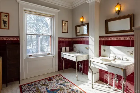 77 W Chestnut Street Kingston NY 12401