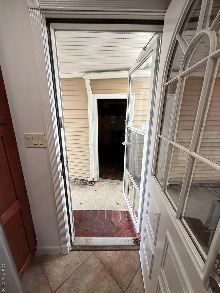 63 Anchor Lane Levittown NY 11756