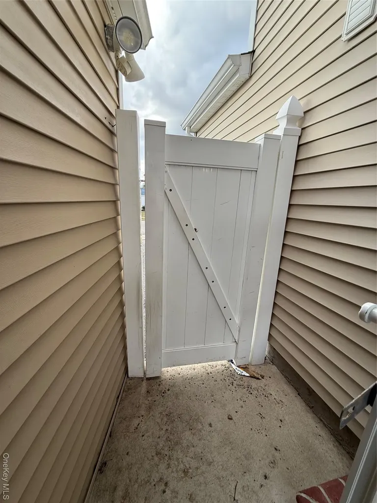 63 Anchor Lane Levittown NY 11756