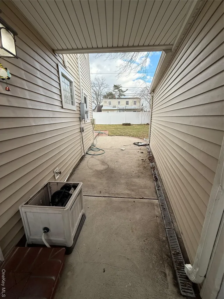 63 Anchor Lane Levittown NY 11756