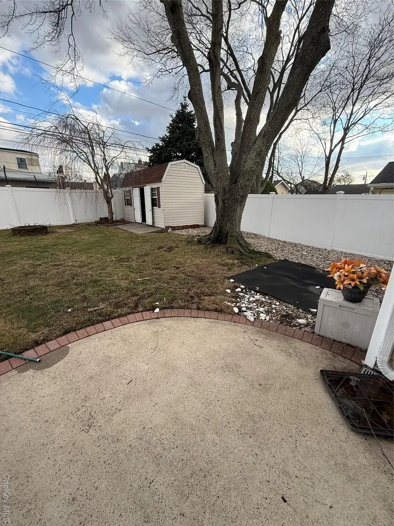 63 Anchor Lane Levittown NY 11756