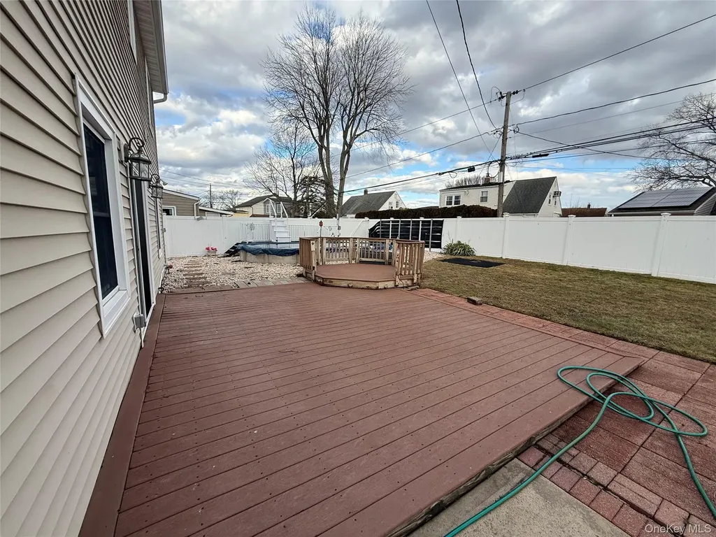 63 Anchor Lane Levittown NY 11756