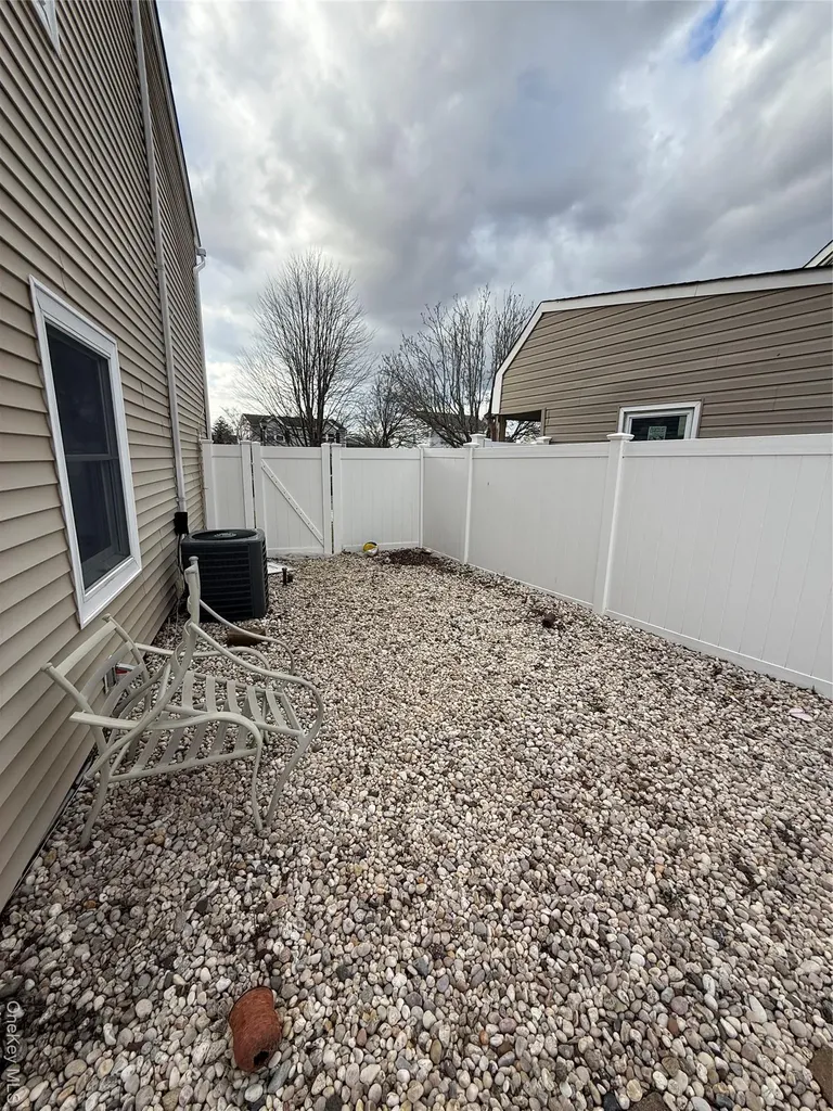 63 Anchor Lane Levittown NY 11756