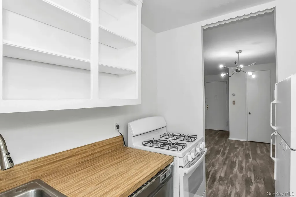 75 Noble Lynbrook NY 11563