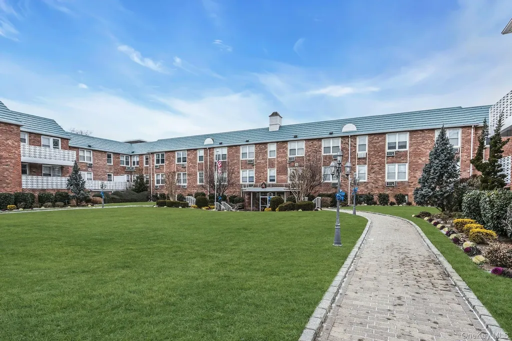 75 Noble Lynbrook NY 11563