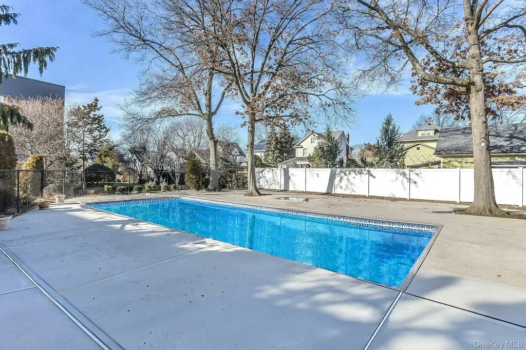 75 Noble Lynbrook NY 11563