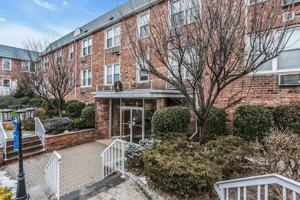 75 Noble Lynbrook NY 11563