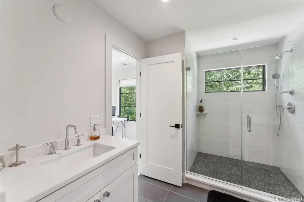 12 Old Main Road Quogue NY 11959