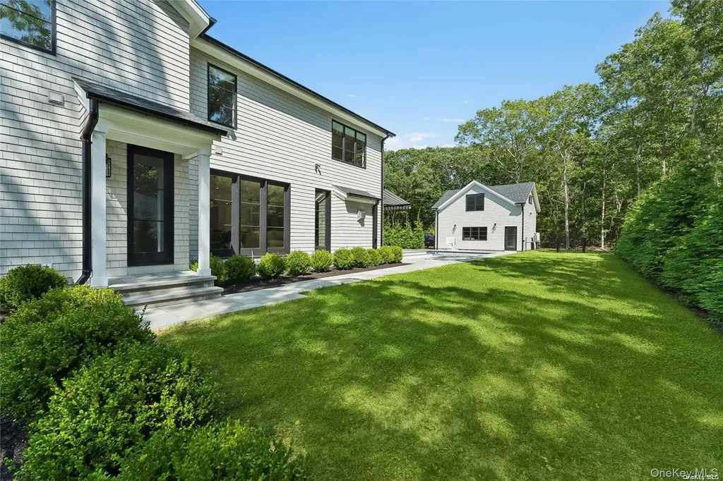 12 Old Main Road Quogue NY 11959