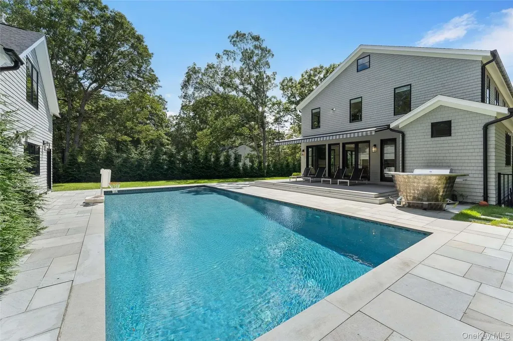 12 Old Main Road Quogue NY 11959