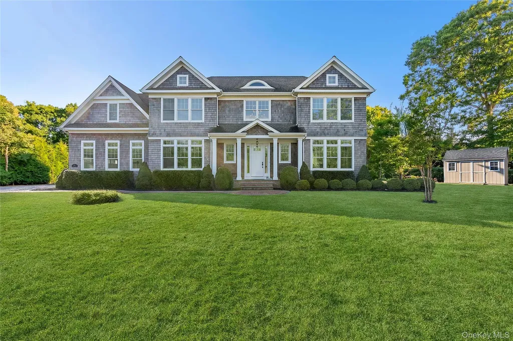 106 E Tiana Road Hampton Bays NY 11946