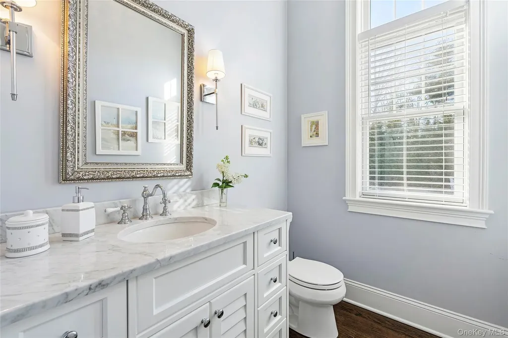 106 E Tiana Road Hampton Bays NY 11946
