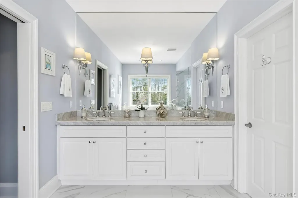 106 E Tiana Road Hampton Bays NY 11946