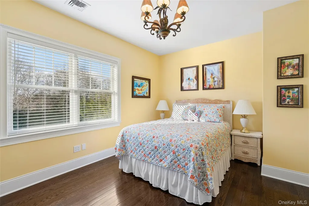 106 E Tiana Road Hampton Bays NY 11946