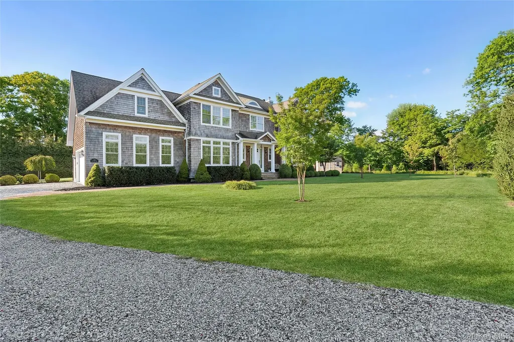 106 E Tiana Road Hampton Bays NY 11946