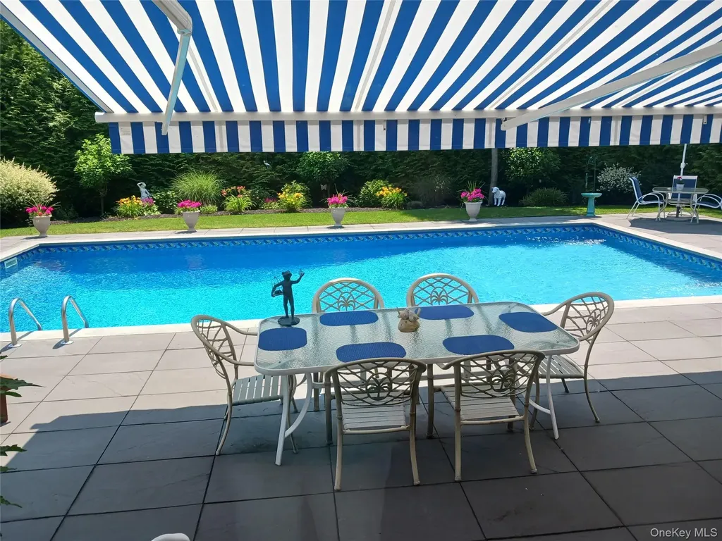 106 E Tiana Road Hampton Bays NY 11946
