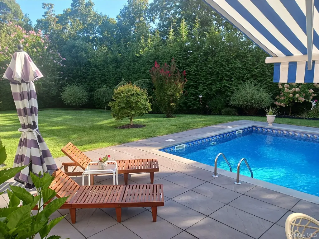 106 E Tiana Road Hampton Bays NY 11946