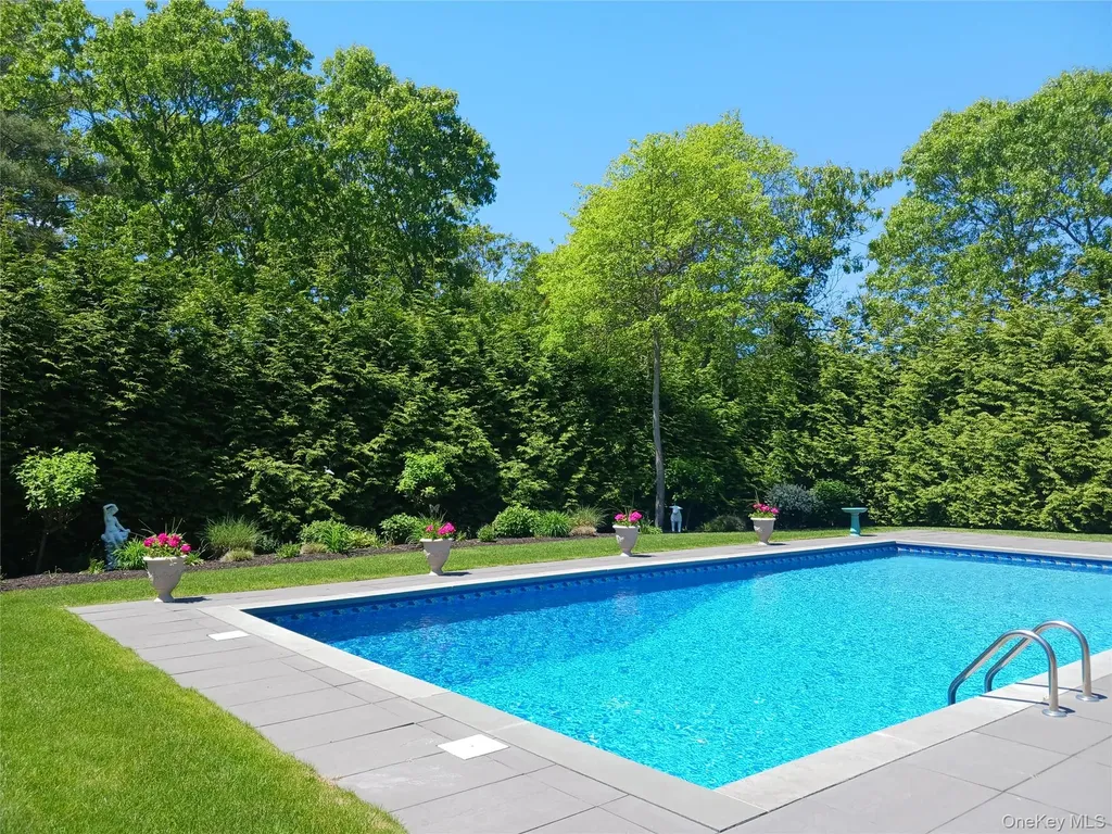 106 E Tiana Road Hampton Bays NY 11946