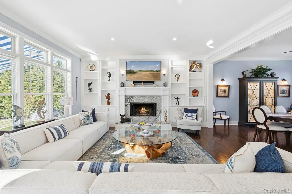 106 E Tiana Road Hampton Bays NY 11946