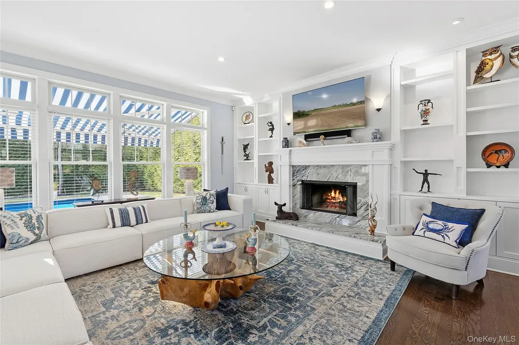 106 E Tiana Road Hampton Bays NY 11946
