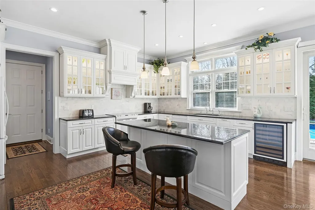 106 E Tiana Road Hampton Bays NY 11946