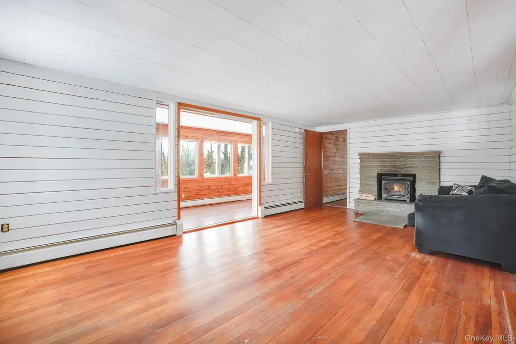 62 Netherwood Plaza Hyde Park NY 12578