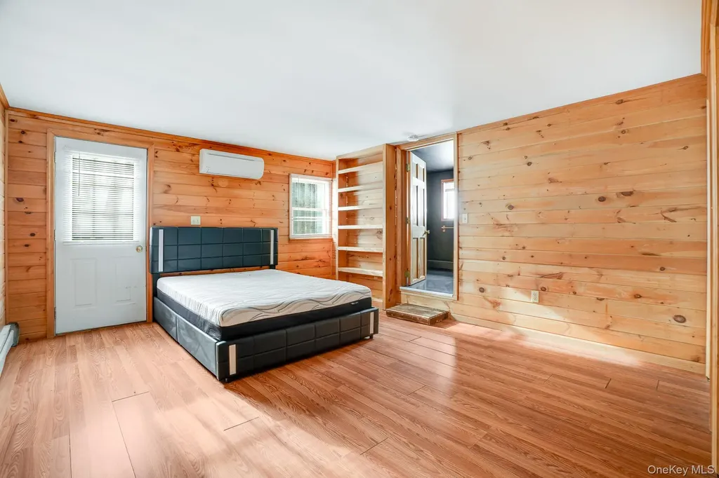 62 Netherwood Plaza Hyde Park NY 12578