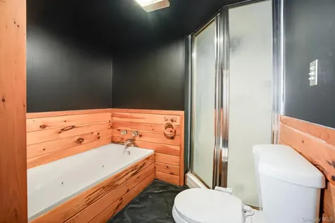 62 Netherwood Plaza Hyde Park NY 12578