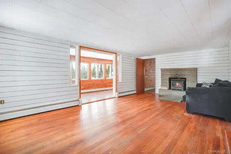 62 Netherwood Plaza Hyde Park NY 12578