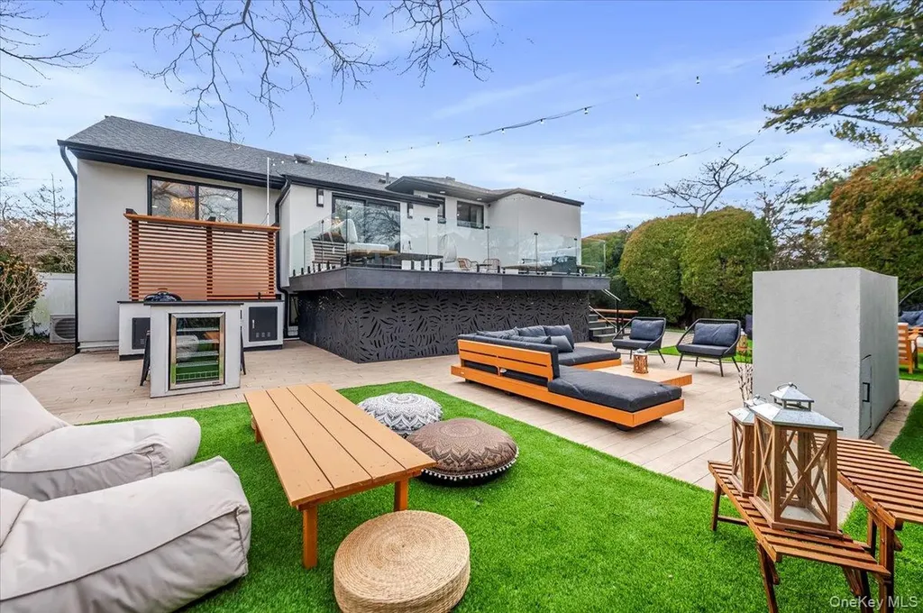 957 Cherrywood Drive Baldwin NY 11510
