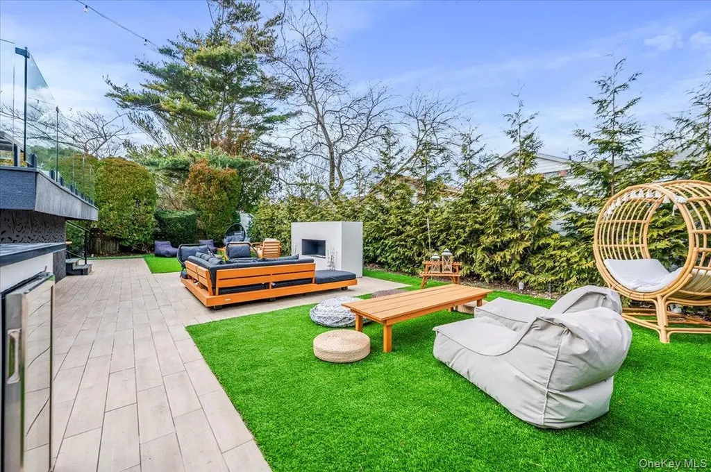 957 Cherrywood Drive Baldwin NY 11510