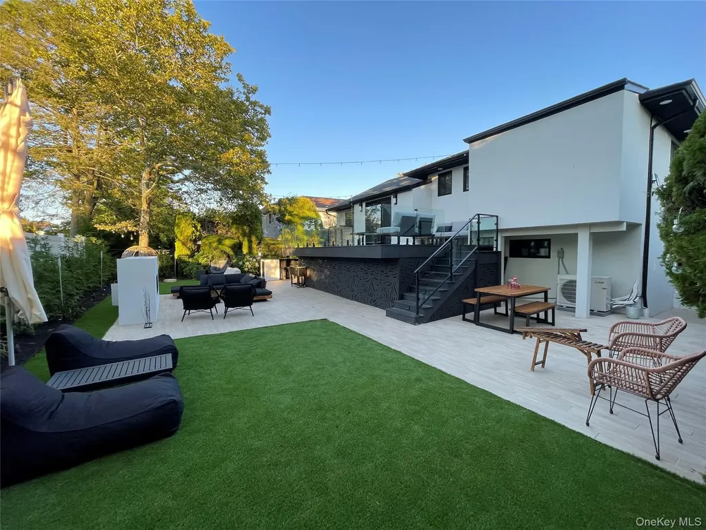 957 Cherrywood Drive Baldwin NY 11510