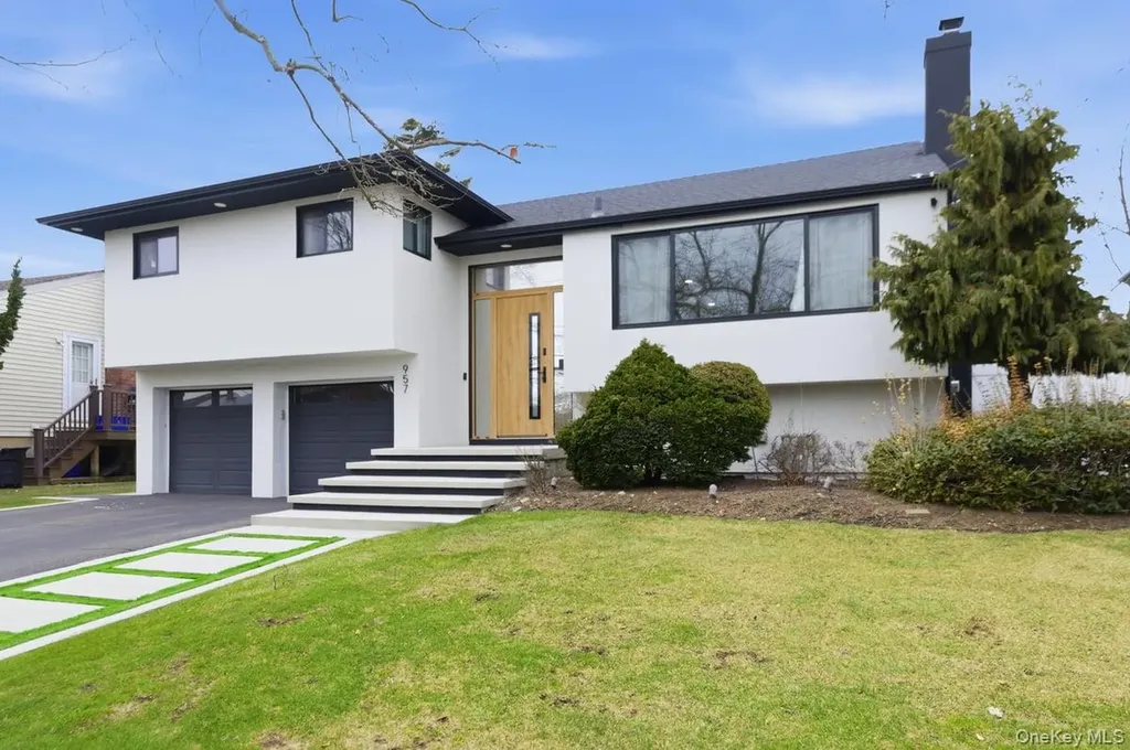 957 Cherrywood Drive Baldwin NY 11510