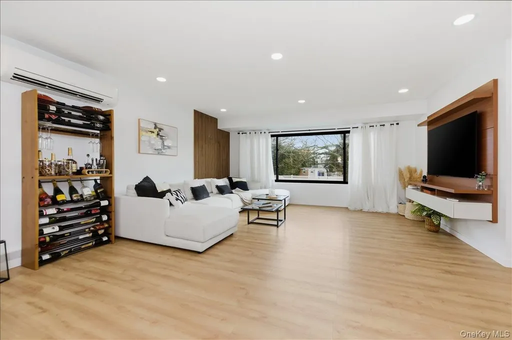 957 Cherrywood Drive Baldwin NY 11510