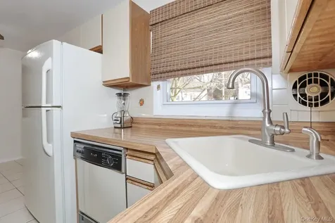 64 S Hillside Place Elmsford NY 10523