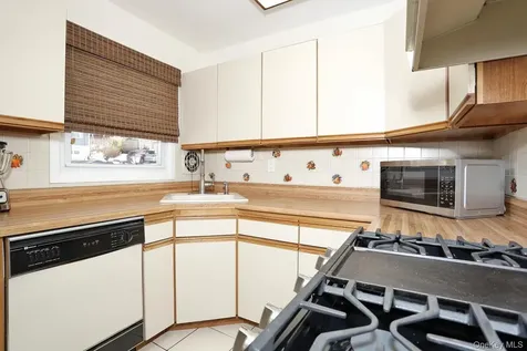 64 S Hillside Place Elmsford NY 10523