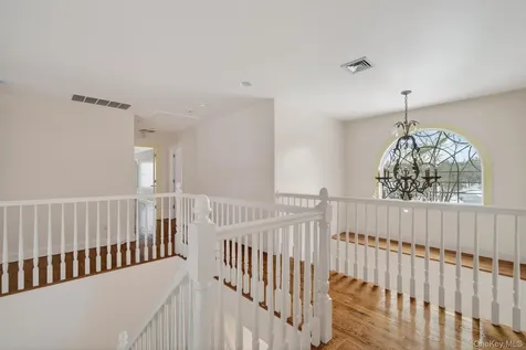 30 Alison Court Kingston NY 12401