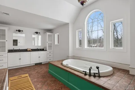 30 Alison Court Kingston NY 12401