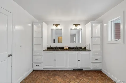 30 Alison Court Kingston NY 12401