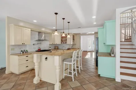 30 Alison Court Kingston NY 12401