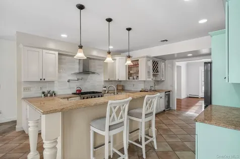 30 Alison Court Kingston NY 12401