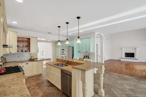 30 Alison Court Kingston NY 12401