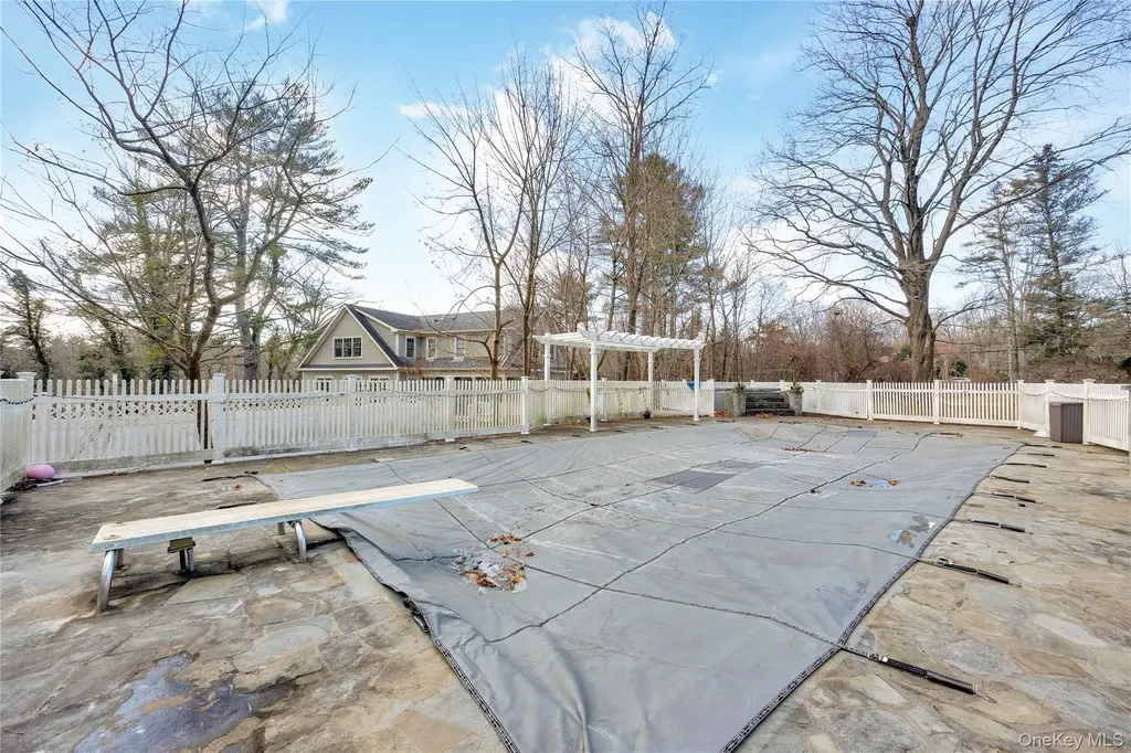 12 Summerset Drive Smithtown NY 11787