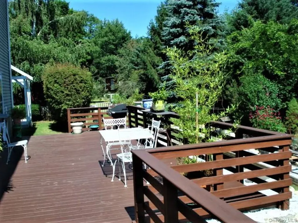 39 State Route 211 Cuddebackville NY 12729