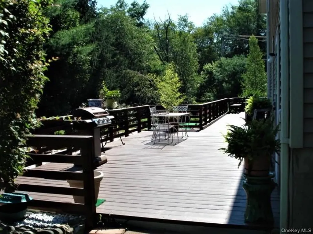 39 State Route 211 Cuddebackville NY 12729