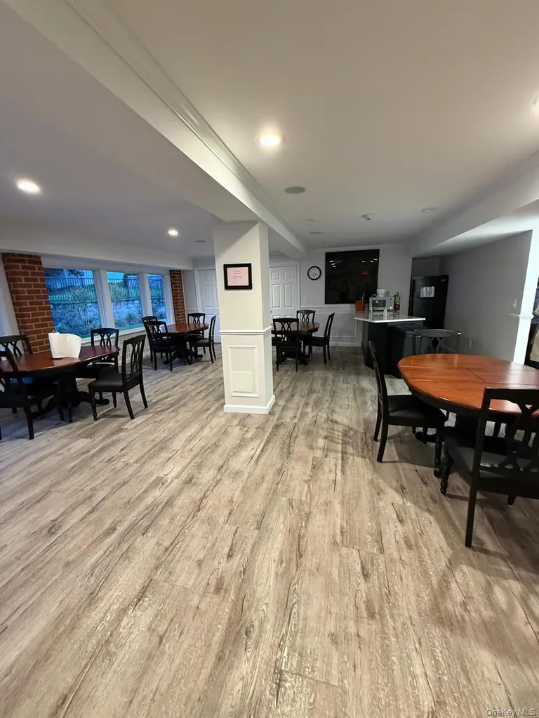 128 Santa Barbara Drive Plainview NY 11803