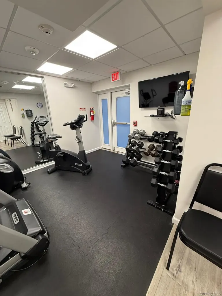 128 Santa Barbara Drive Plainview NY 11803